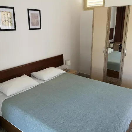 Morska Grota Pensión Povile